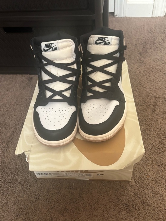 Nike Other - Nike High-Top Sneakers in Black, White & Pink